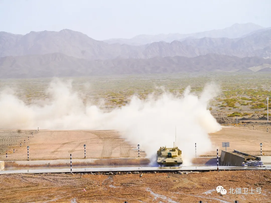 78集团军96B坦克亮相 或参加今年坦克两项大赛(图