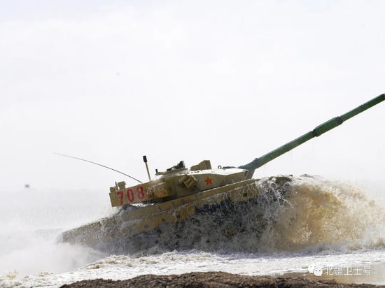 78集团军96B坦克亮相 或参加今年坦克两项大赛(图