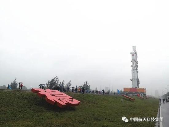 新型长征8火箭亮相 采用两级半构型捆绑2个助推