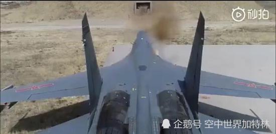 中国自主的歼-11B战斗机 用火炮猛烈射击场面震撼_Y2OOO.COM第1张