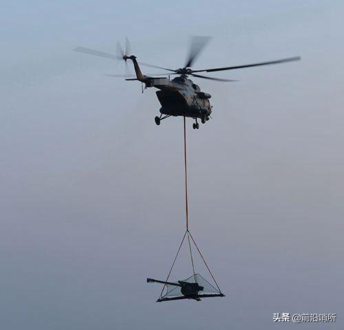 米-171吊运122毫米榴弹炮