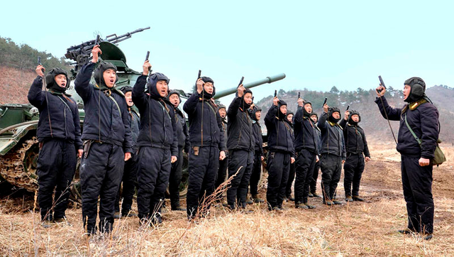 资料图:朝鲜人民军士兵韩国kbs电视台27日称,卫星画面显示,距韩朝军事