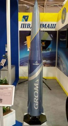 “雷霆2”导弹模型，与“伊斯坎德尔”导弹如出一辙