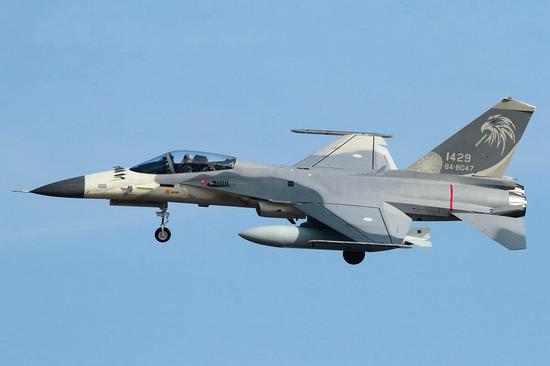 台中清泉岗基地427联队所属f-ck-1"经国号"战斗机