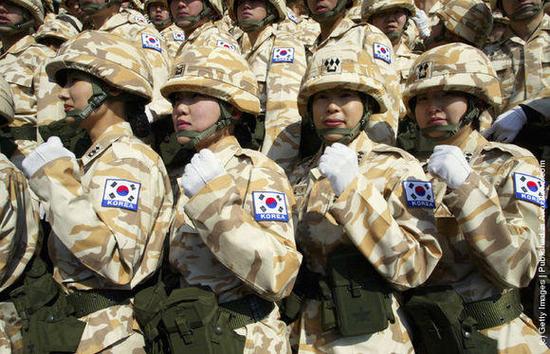 据韩媒报道，韩国女兵人数突破1万，其中女军官在女兵中占比7.4%。