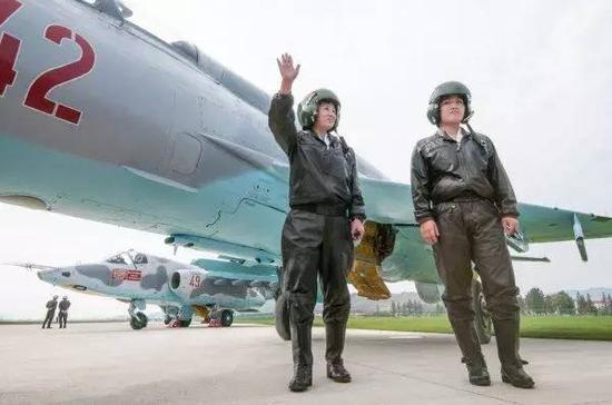 朝鲜人民军空军的大部分苏制安-2或者中国产运-5型运输机的飞行员都是