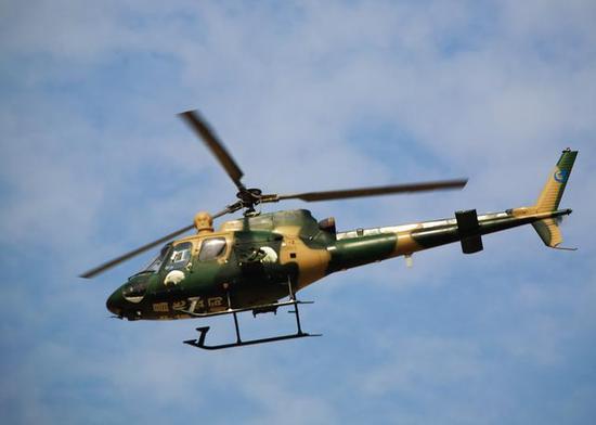 直-11这次以直11wb"鵟"的新面貌亮相,具备侦察,干扰,武装,面前的弹药