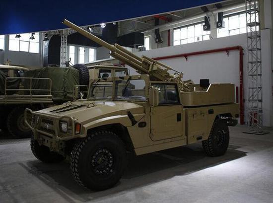 先仿制生产了w-99式82毫米速射迫击炮,与原型的主要区别身管加长,射程