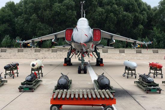 这是早期的歼轰7武器挂装