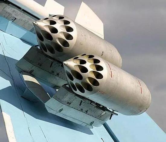 图:给舰载机挂火箭弹,真的很蠢