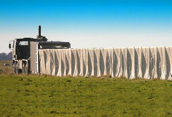 解放军工兵将实现超高速筑墙300米墙体60秒完成