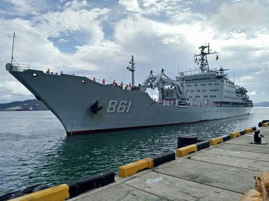 
	伴随潜艇出航的“长兴岛”船，舷号861（马来西亚海军官方推特 图） 
