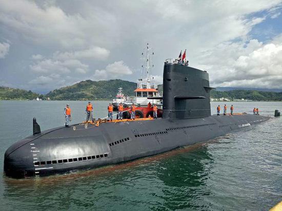 
	中国海军潜艇访问马来西亚（马来西亚海军官方推特 图） 
