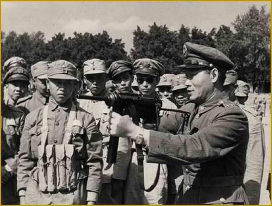 要知道,麦支队的武器,可比中国驻印军的武器还要精良:比如,中国远征军