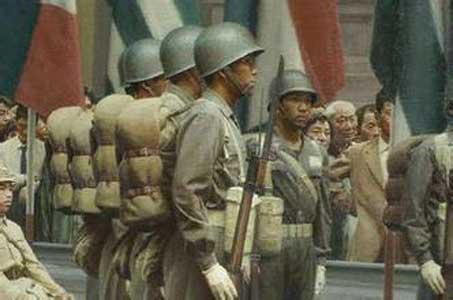 日军投降仪式上装备精良军容整齐的新六军官兵 资料图