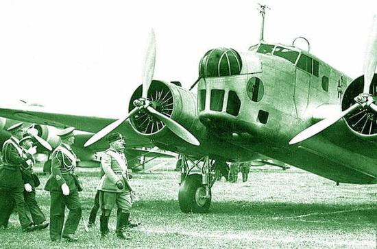 日军购意大利轰炸机炸兰州被中苏联军虐成180