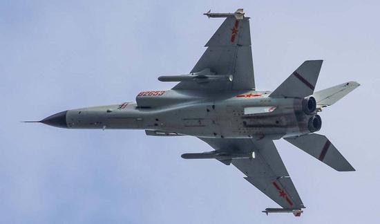 歼轰7a饱和攻击有多牛:一个团就让美航母编队难招架