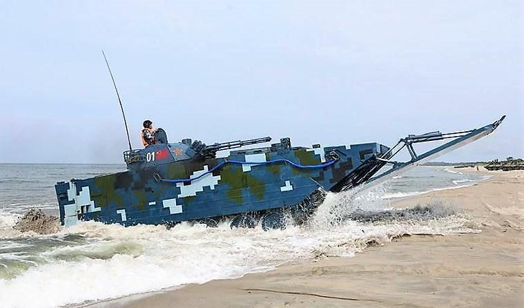 中国最新两栖轮式战车曝光可打水漂般贴海滑行图