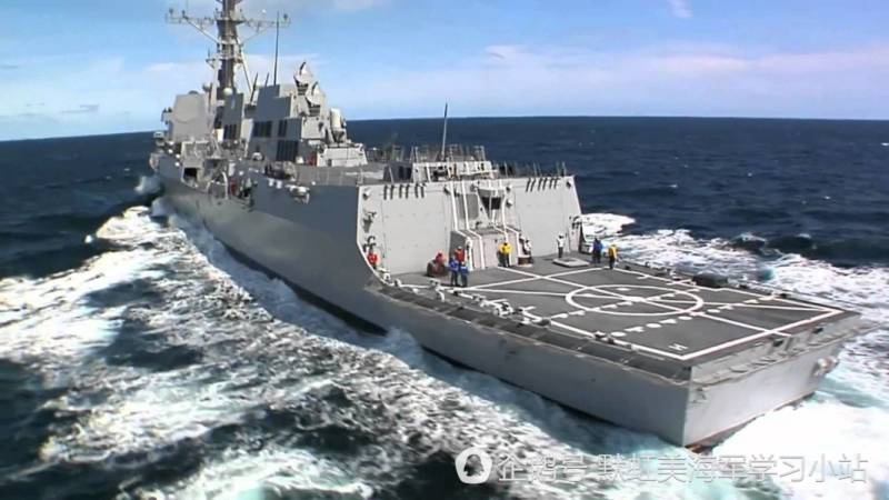 中国海军055型导弹驱逐舰正式下水,表明中国海军远洋作战能力又向前