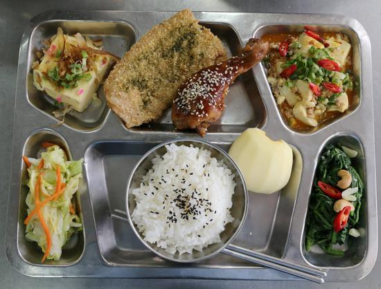 台军伙食被解放军完爆,网友都忍不了了!