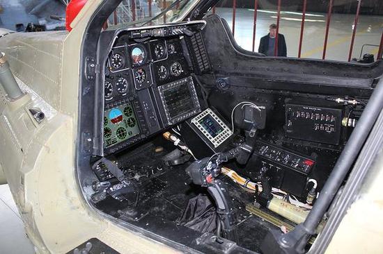 新的吸能ak-2005座椅取代了之前的帕米尔座椅,此外座舱还加宽140毫米