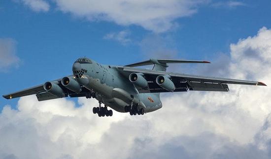 中国空军装备的伊尔-76运输机
