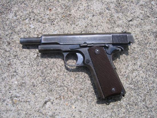 在95式步枪装备的早期,一批专家曾经表示,空仓挂机是老式步枪的特征