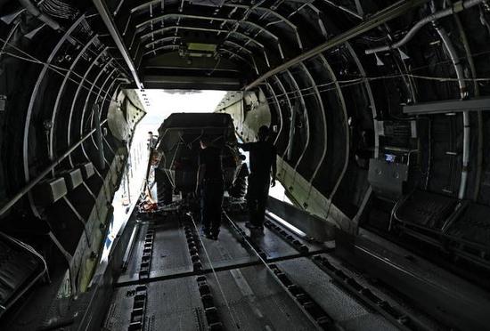 中国国产大型运输机运20服役 终于解决装备运输难题