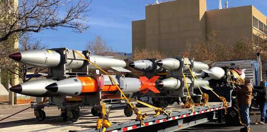 赤裸裸的核威慑？美敞篷卡车满载＂核弹＂无任