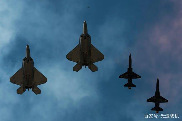 F22和T38编队