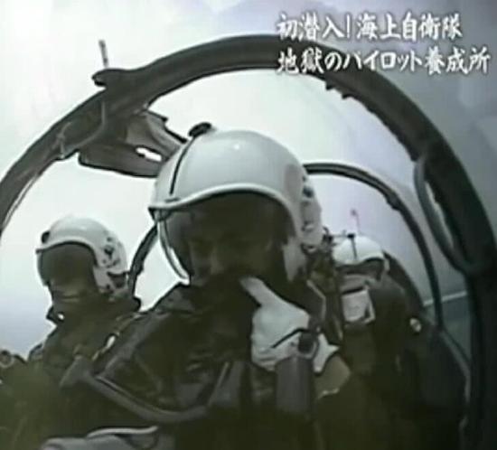 岩元尚浩在空中呕吐