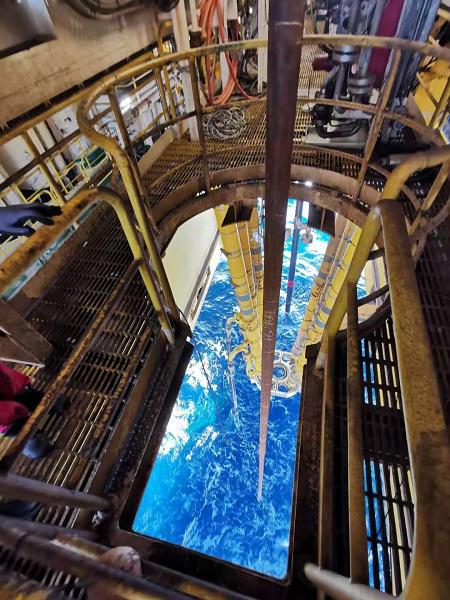 我国首个海上大型深水自营气田陵水17-2开钻(图