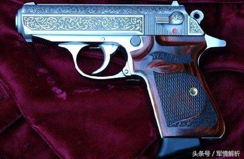 这只ppk是一只礼品枪,上边布满漂亮的花纹