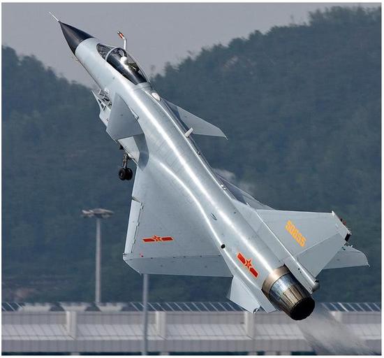 中国歼10c究竟牛在哪对地攻击能力强可配合歼20