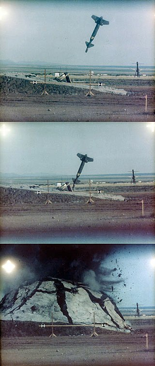 张召忠：美违反国际法用集束炸弹 这是国家恐怖