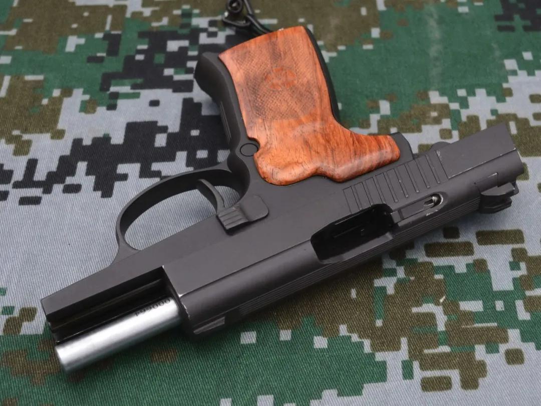 中国高级军官专用qsz11式为何被称为最丑手枪