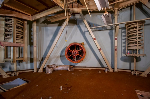 美军低价出售两座退役核弹发射井 神秘内景曝光