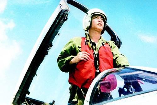 跨越20年的战友在王伟墓前留下一封信:81192请返航|王伟|81192_新浪军事_新浪网