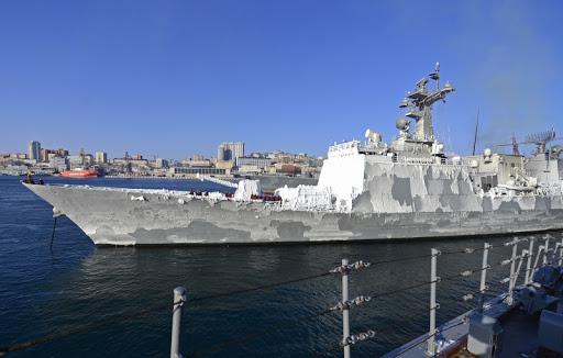 北约军舰硬闯俄北极军港示威 无奈全身结冰只能