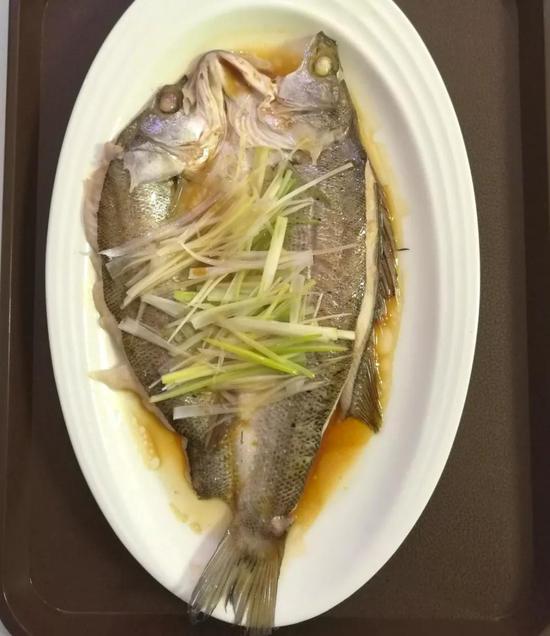 军舰出海航行时舰员们为什么不能吃上新鲜的海