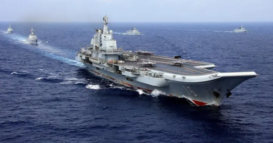 2018年4月18日,中国航母辽宁舰在西太平洋演习