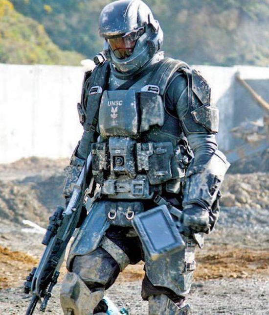 我军已为单兵配发防弹衣形势依然十分严峻不容乐观