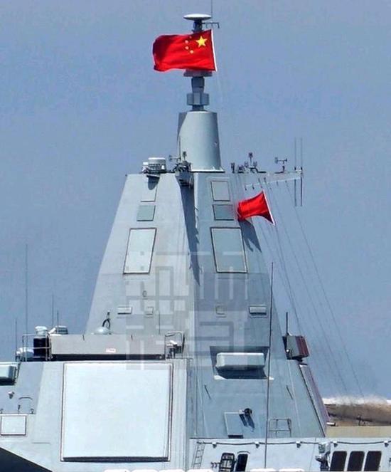 055驱逐舰虽然一反常态,采取了大步迈进的. 来自菜鸟军虫 - 微博