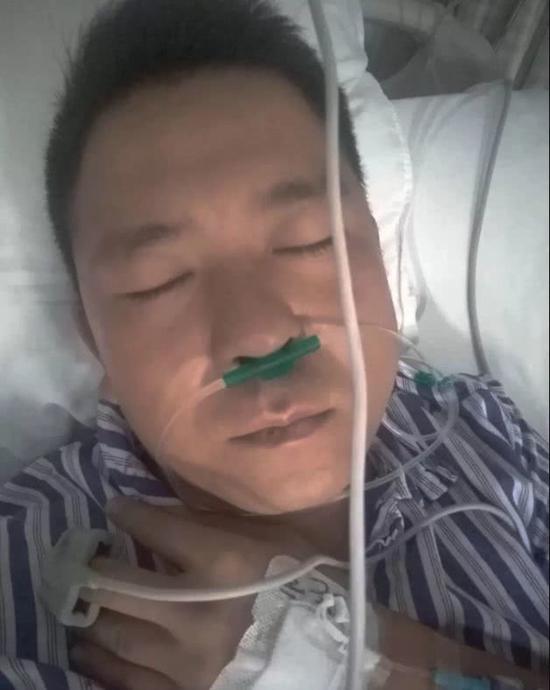我军两栖战车海上失去动力 军士长冒死抢修获一