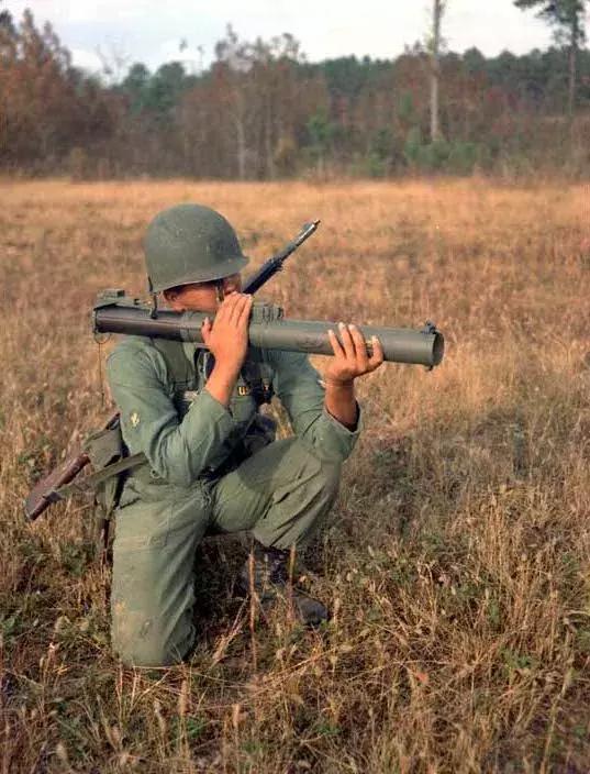 ▲越战时期的M72单兵火箭筒