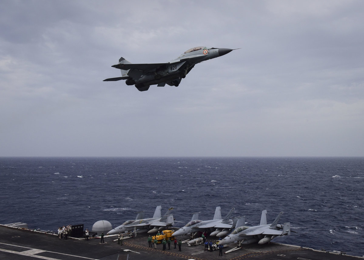 印度海军1架米格29K舰载机坠毁(图)