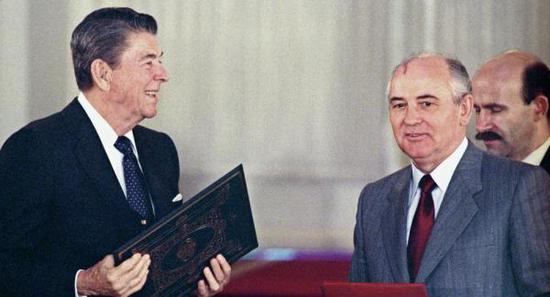 1987�꡶�е���Լ��ǩ���ֳ���˭��Ӯ��һĿ��Ȼ