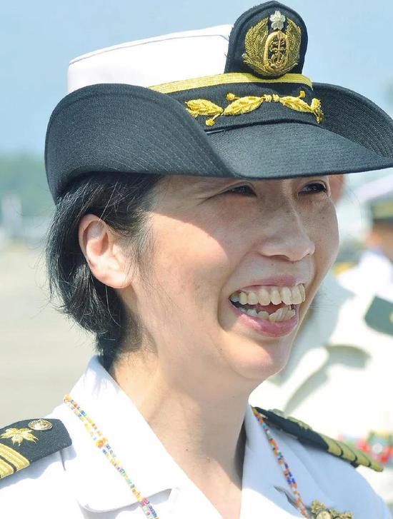 为招募更多自卫官日自官方杂志用写真女星做封面