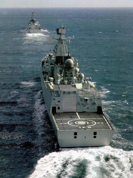 我052b驱逐舰进坞引发联想或效仿深圳舰改成大号054a