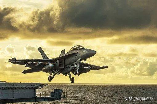 我首款舰载电子战机歼15D曝光 服役后将装备